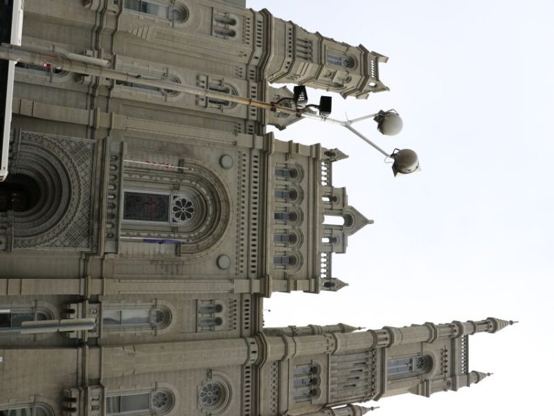 From New York City: Philadelphia & Amish Community Day Trip - Transportation, Guides, and Accessibility