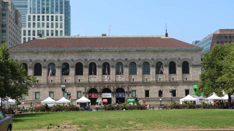 From NYC: Boston 1-Day Tour Harvard, Cambridge, MIT & Freedom Trail. - Visiting the Boston Massacre Site and the Freedom Trail