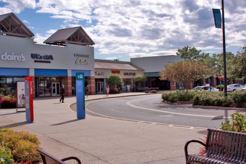 From NYC: Hamptons, Sag Harbor, and Outlet Shopping Day Trip - Historic Charm and Seaside Vibes in Sag Harbor