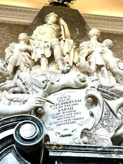 From Oxford: Churchill Tour to Blenheim Palace & his grave. - Discovering the Historic Sites of Oxfordshire