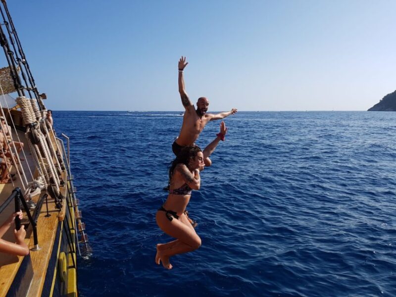 From Palamos: Scenic Boat Trip to Calella de Palafrugell - Key Points