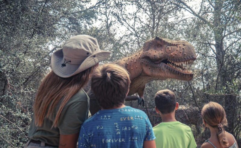 From Palma de Mallorca: Dinosaurland tour - The Diversity of Dinosaurs and Educational Content