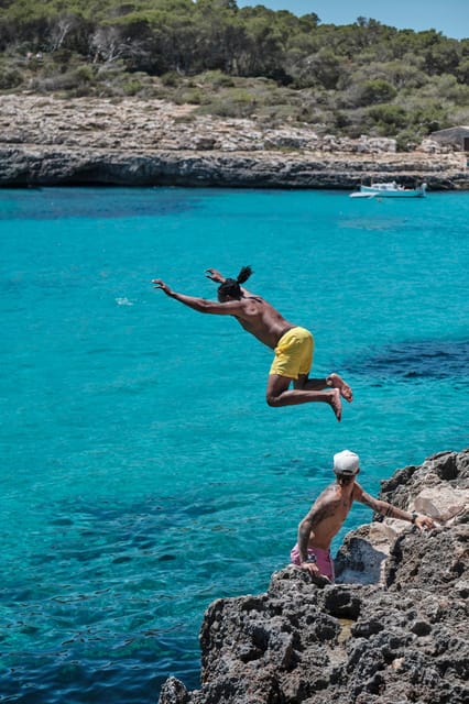 From Palma: Portal Vells Beach and Cave SUP & Snorkel Tour - Guide Expertise and Tour Atmosphere