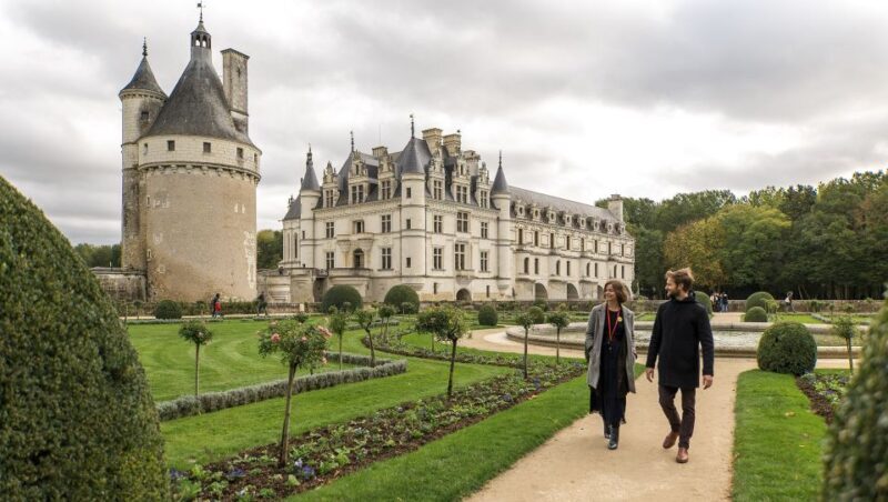 From Paris: Full-Day Loire Valley Chateaux Tour - Logistics and Comfort on the Tour