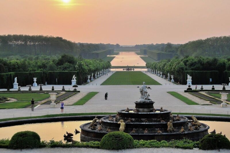 From Paris: Giverny and Versailles Private Full-Day Trip - Lunch and the Drive to Giverny