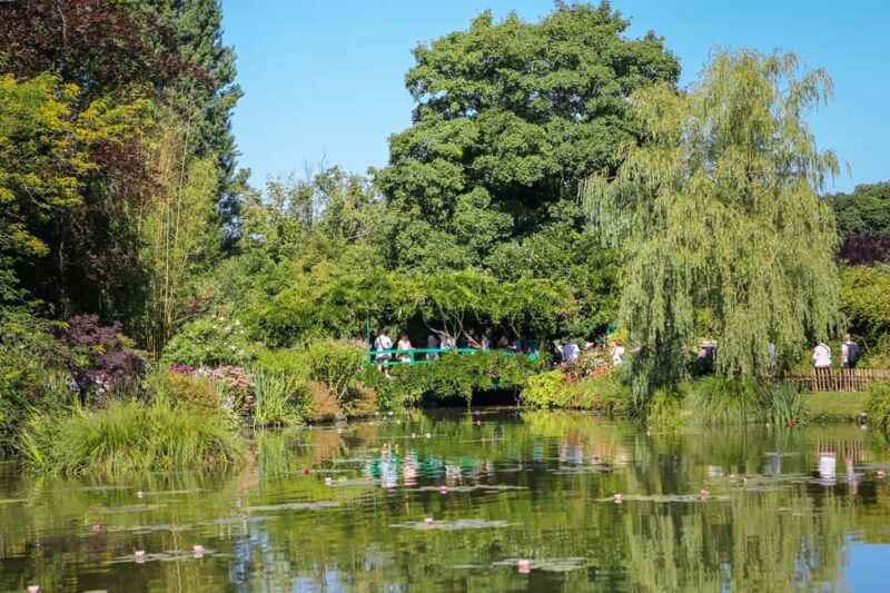 From Paris: Giverny Day Trip with Audio Guide or Live Guide - Key Points