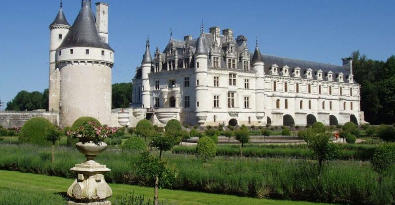 From Paris: Loire Valley Castles Full-Day Tour with Lunch - Key Points