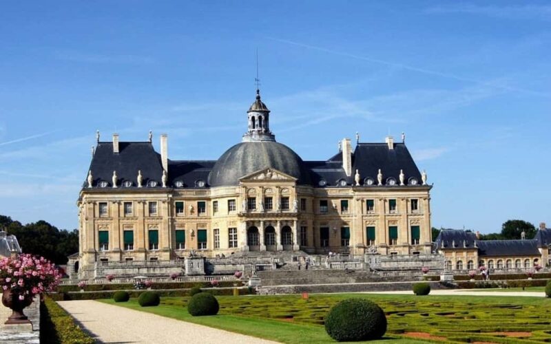 From Paris: Private Day Tour to Fontainebleau Palace - Visiting Château de Vaux le Vicomte: France’s Largest Chateau