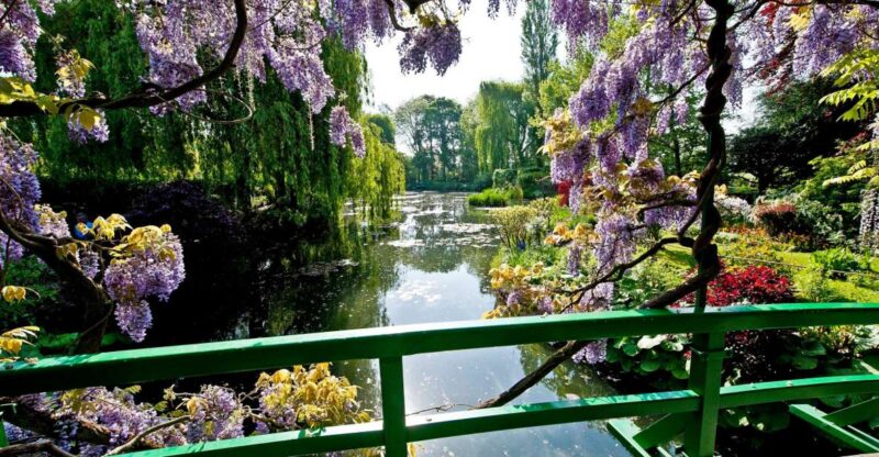 From Paris: Private Day Trip to Giverny and Auvers sur Oise - The Guide’s Role in Enhancing the Experience