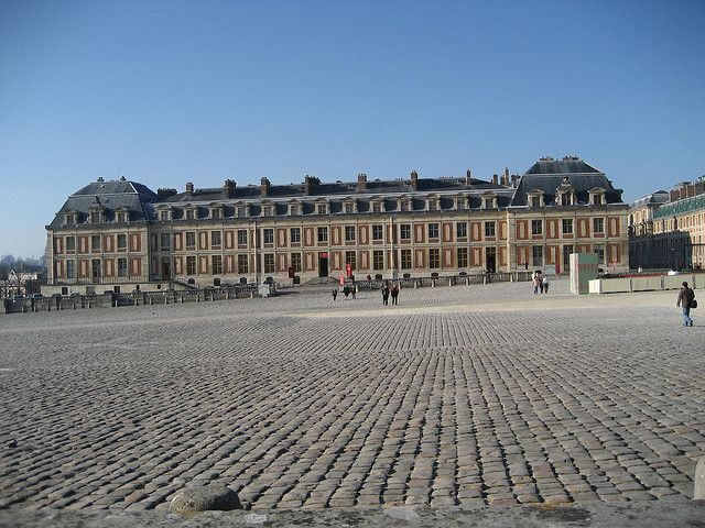 From Paris: Versailles Guided Tour by Deluxe Minibus - Guided Tour of the Palaces Most Iconic Rooms
