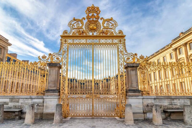 From Paris: Versailles Palace & Gardens with Transportation - Visiting the Gardens and Trianon Estates