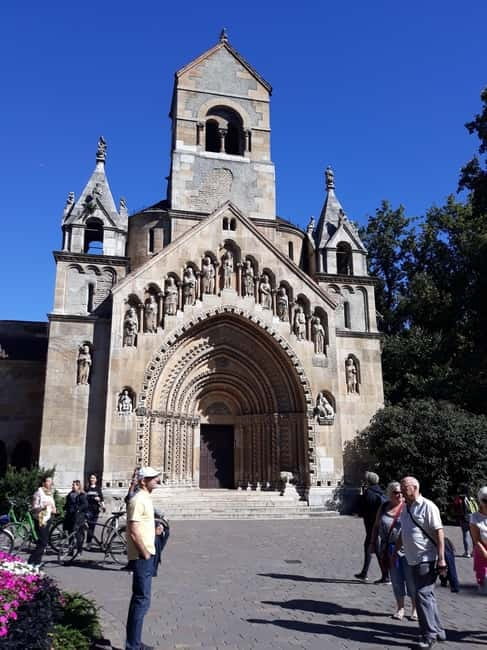 From Pest to Buda Your Essential Tour w/ local guide - Practical Details, Accessibility, and Booking