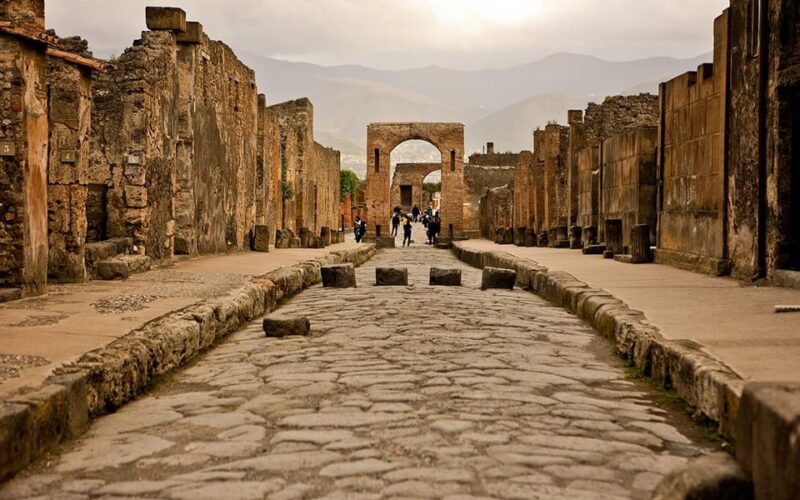 From Pompeii: Walking Tour with Guide in the Excavations - Key Points