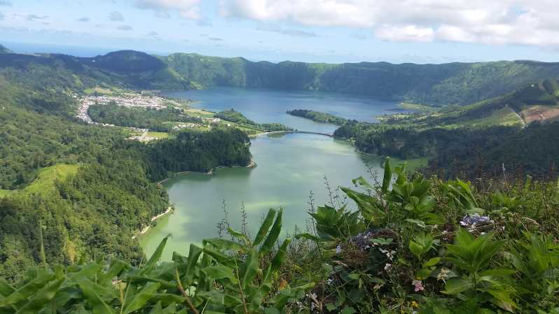 From Ponta Delgada: Sete Cidades Lakes & Fire Lake Day Tour - Discovering São Miguels Highest Accessible Viewpoints