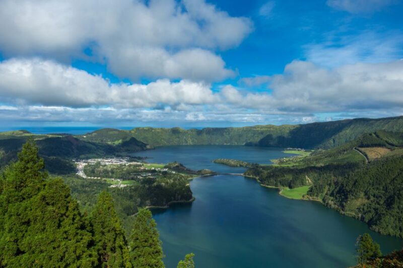 From Ponta Delgada: Vista do Rei to Sete Cidades Guided Trek - Scenic Views of the Western Coast and the Inlets of Mosteiros