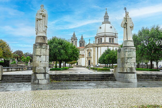 From Porto: Braga & Guimarães - Full Day Experience with Lunch - Touring the Palace of the Dukes of Bragança