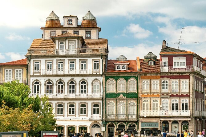 From Porto: Braga & Guimarães - Full Day Experience with Lunch - Climbing Guimarães Castle for Panoramic Views