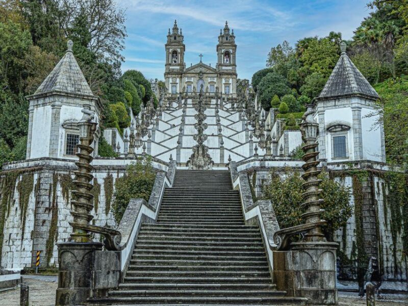 From Porto: Braga & Guimarães full day experience with lunch - Exploring Guimarães Castle and Medieval Charm