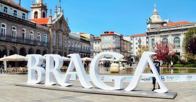 From Porto: Private Braga and Guimarães Tour with Pickup - Discover the Historic Center of Braga
