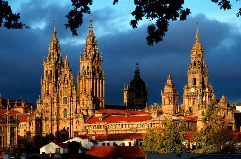 From Porto: Santiago de Compostela Full Day Tour - Practical Details: Pacing, Guides, and What to Bring