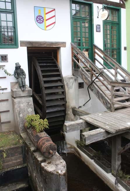 From Prague: Cesky Krumlov Tour with a Guide - Cesky Krumlov: A Town That Takes You Back in Time