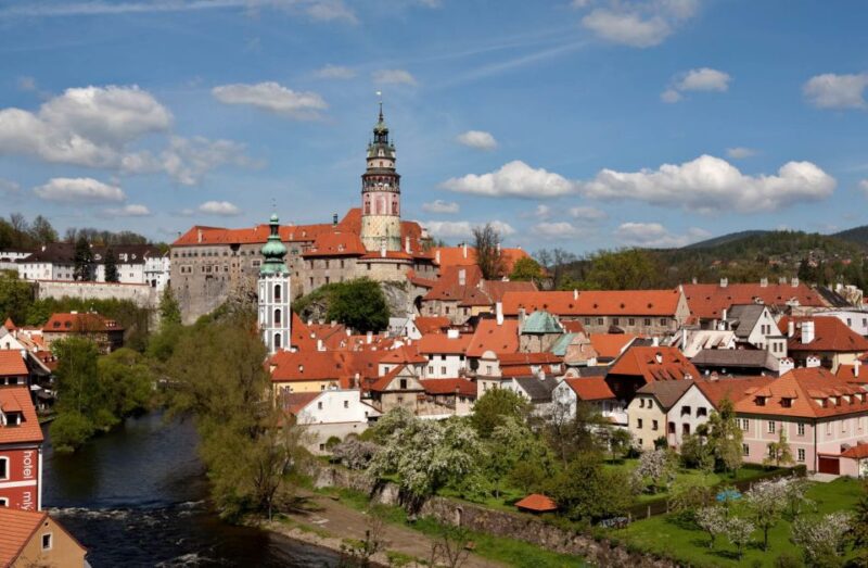 From Prague: Full-Day Cesky Krumlov Tour with Castle Entry - Explore Cesky Krumlov on a Full-Day Tour with Castle Entry from Prague