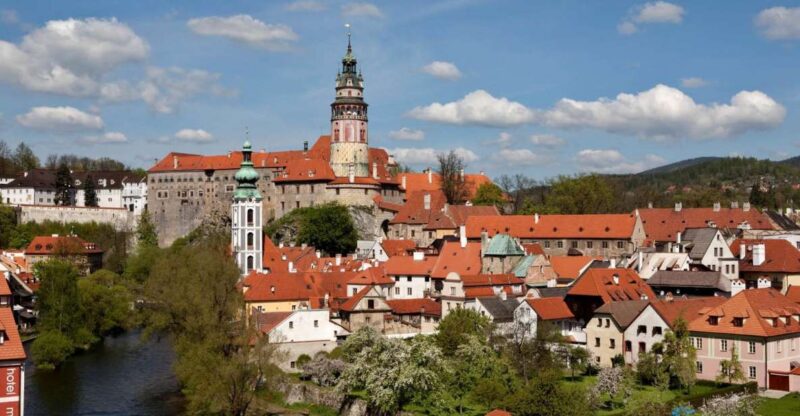 From Prague: Full-Day Cesky Krumlov Tour with Castle Entry - Walking Through Cesky Krumlov’s Medieval Charm