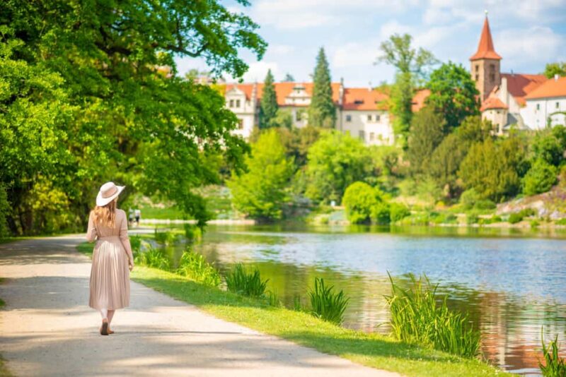 From Prague: Horseshoe Bend & Castle Gardens Private Tour - Discover the Beauty of Central Bohemian Region on a Private Day Trip from Prague