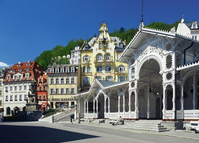 From Prague: Karlovy Vary Full-Day Tour - Free Time for Shopping and Independent Exploration