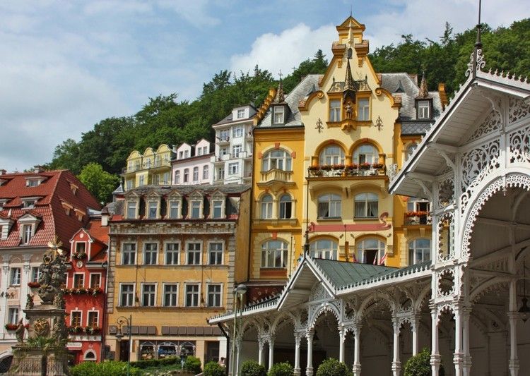 From Prague: Karlovy Vary Full-Day Tour - The Lunch Experience in Karlovy Vary