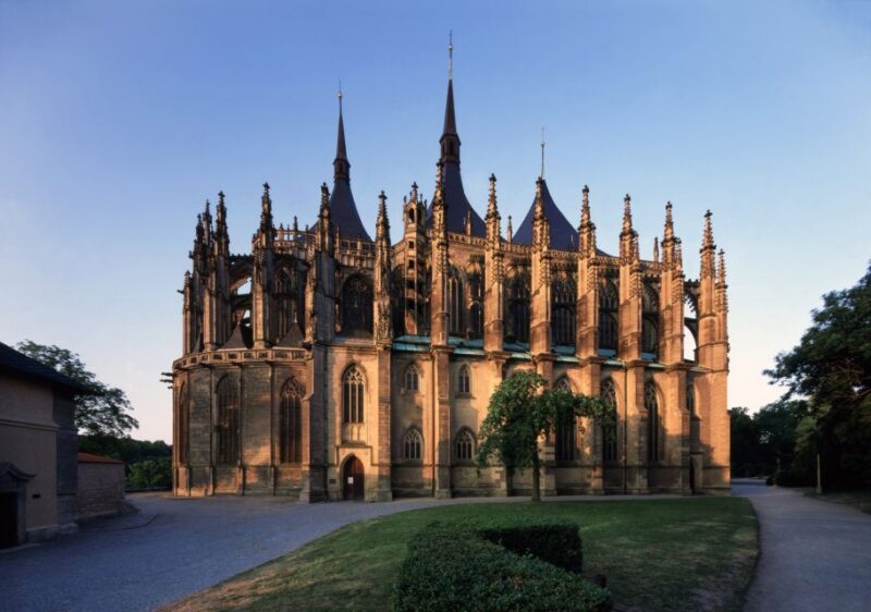 From Prague: Kutna Hora Walking Tour & St. Barbara Cathedral - Highlights of Kutna Hora’s Medieval Architecture