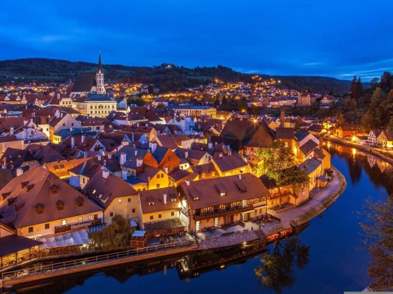From Prague to the fabulous Cesky Krumlov with pick-up - Climbing the Krumlov Castle and Its Historic Significance