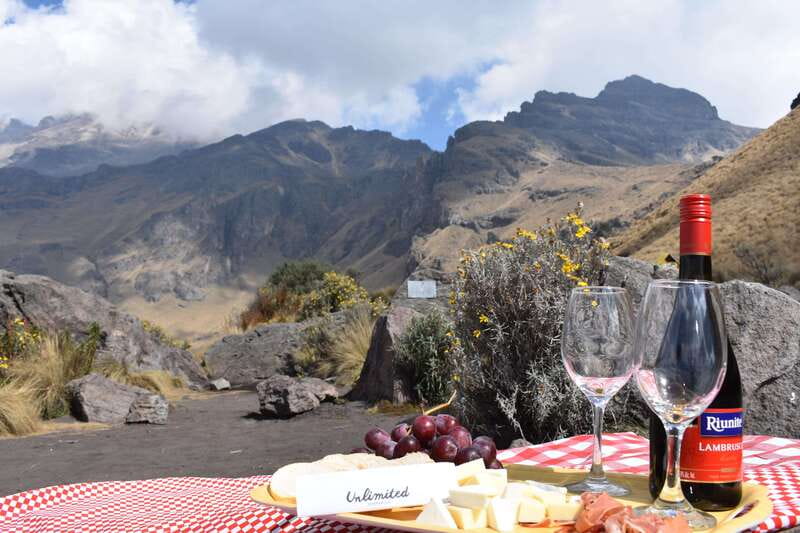 From Puebla: Hiking Iztaccihuatl romantic for couples - Scenic Drive to Iztaccihuatl-Popocatépetl National Park