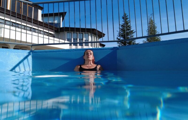 From Reykjavik: 3-Day South Coast Winter Tour with Ice Cave - The Role of Guides and Group Dynamics