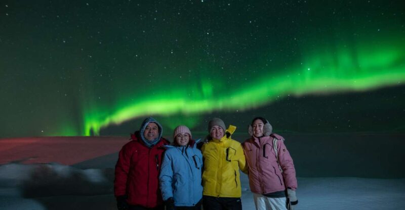 From Reykjavik: Northern Lights Guided Tour with Photos - The Role of the Guides and Their Expertise