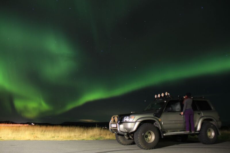 From Reykjavík: Spot the Northern Lights with Snacks & Drink - Introduction to the Northern Lights Tour from Reykjavík