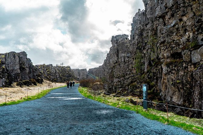 From Reykjavík: The Lava Tunnel and Golden Circle Combo Tour - The Golden Circle Route and Its Iconic Stops
