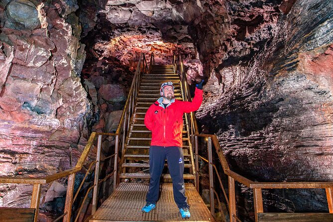 From Reykjavík: The Lava Tunnel tour with Round-trip Transfer - The Experience of Turning Off All the Lights
