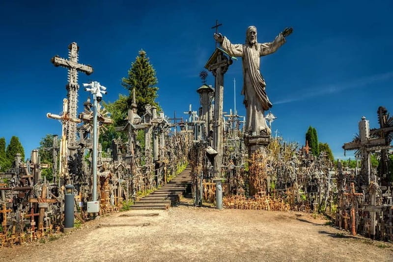 From Riga: Hill of Crosses and Jelgava Gems Tour - The Scenic Drive and Border Photo Stop
