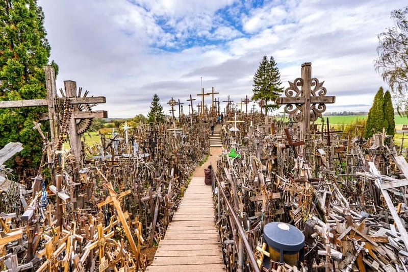 From Riga: Hill of Crosses, Bauska & Rundale Full-Day Tour - Bauska Castle: Medieval History Comes Alive
