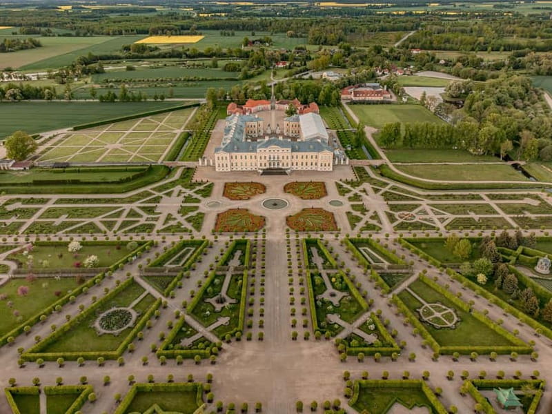 From Riga: Hill of Crosses, Rundale &Bauska Private Day Trip - Discovering Rundale Palace’s Architectural Marvel