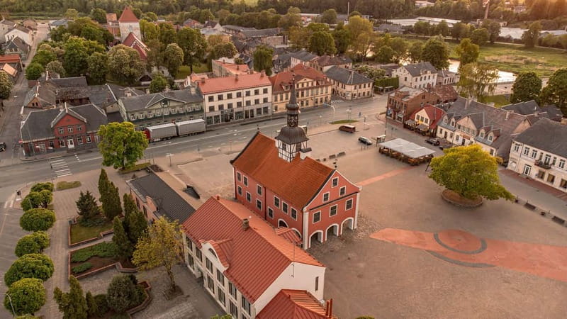 From Riga: Hill of Crosses, Rundale &Bauska Private Day Trip - Walking Through Bauska Castle Ruins