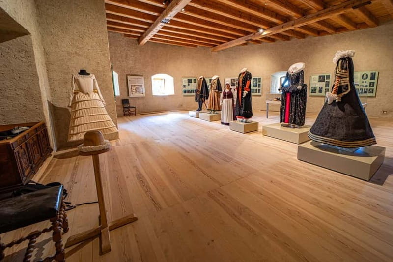 From Riga : Rundale palace and Bauska castle tour and back. - Key Points