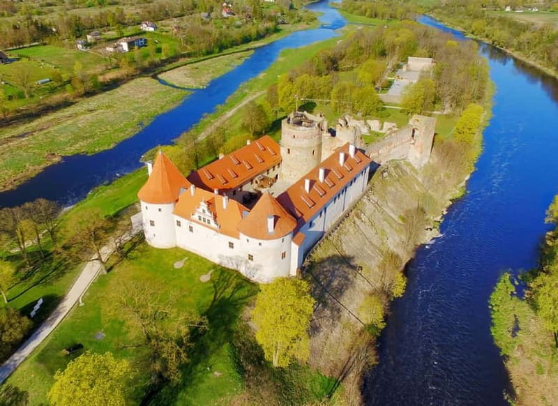 From Riga : Rundale palace and Bauska castle tour and back. - Exploring Bauska Castle and Its Surroundings