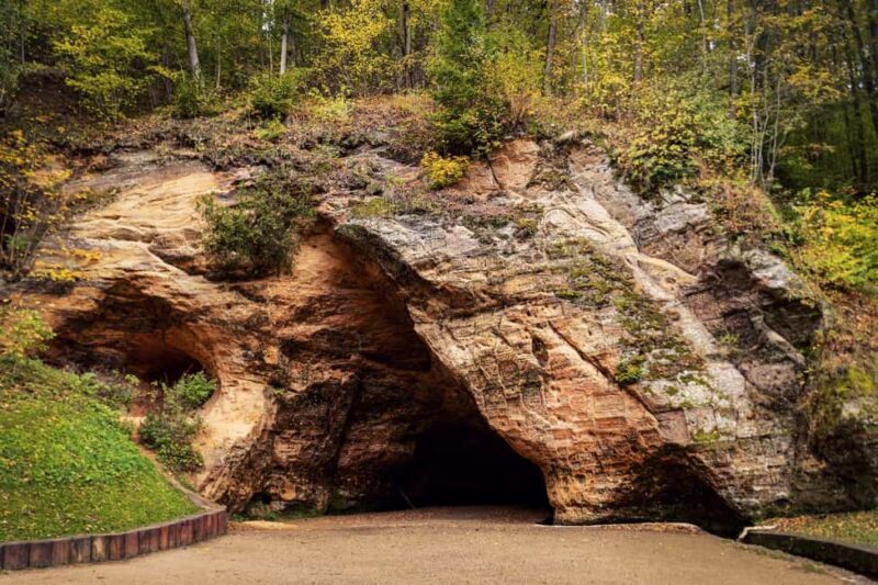 From Riga: Sigulda and Turaida Legends Tour - Enjoying a Latvian Lunch Break at a Local Café