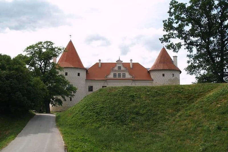 From Riga: Trip to Hill of Crosses, Rundale Palace & Bauska - Bauska Castle: Medieval Fortress and Scenic Views