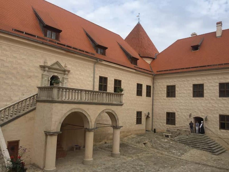 From Riga: Vilnius One-Way Tour with Sightseeing Stops - Exploring Bauska Castle: A Romantic Fortress on a Green Peninsula