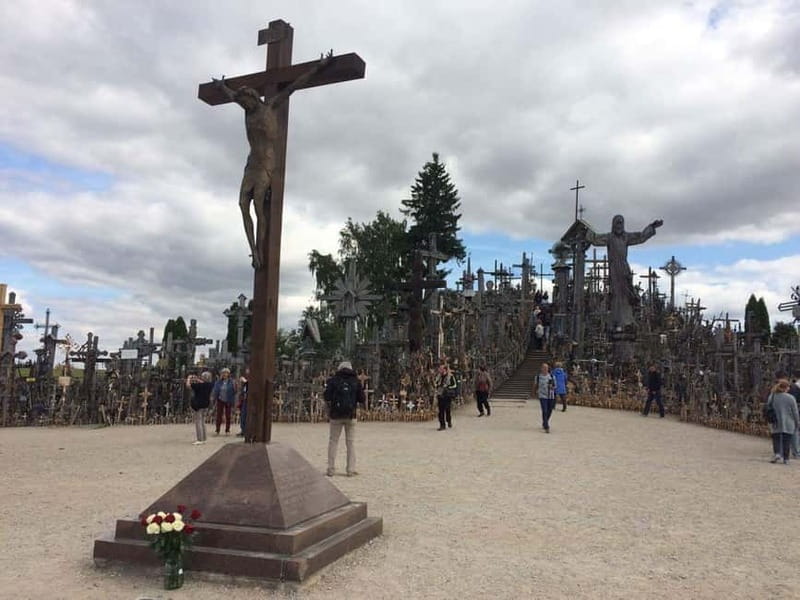 From Riga: Vilnius One-Way Tour with Sightseeing Stops - Practical Details: Meeting Point, Guide, and What’s Included