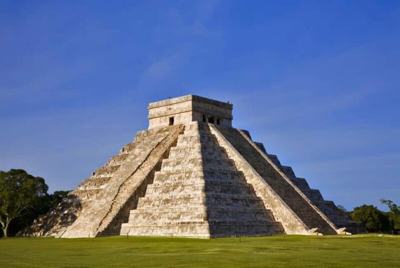From Riviera Maya: Chichén Itzá tour with cenote and buffet lunch - Discovering the Great Ball Court and Other Key Structures