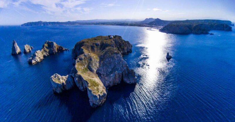 From Roses: Medes Islands Boat Tour with El Estartit Visit - Explore the Medes Islands and El Estartit on a 5-Hour Catamaran Trip